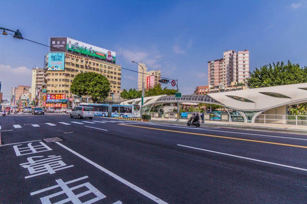 Kiwi Express Hotel - Zhong Zheng Branch Тайчжун Экстерьер фото